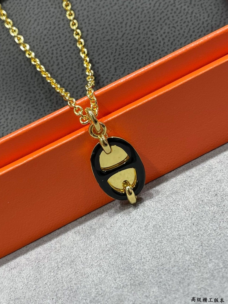 H**me5 necklaces